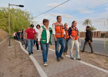 Verifican Toño Astiazarán y residentes del Norponiente avance del Parque Lineal Lázaro Cárdenas.