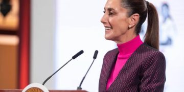 Sheinbaum pide al gobierno de Trump que los 14 migrantes mexicanos detenidos en el centro ‘Alligator Alcatraz’ “sean deportados de inmediato”.