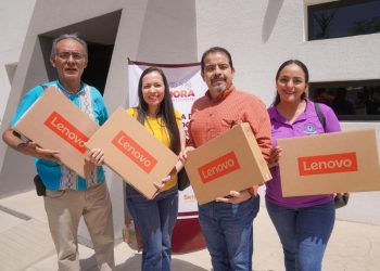 Beneficia SEC a más de dos mil docentes con entrega de computadoras.