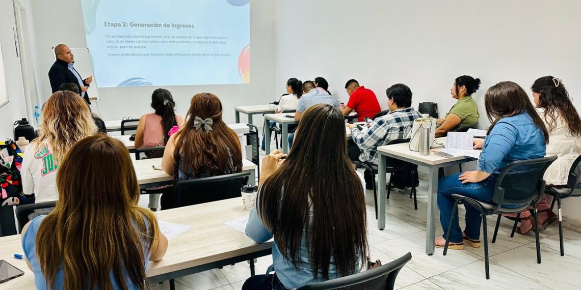 Capacitan a 500 emprendedores para profesionalizar sus negocios con el programa Fast Track.