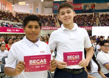 Entregan más de 4 mil estudiantes de primaria y secundaria de Cajeme con beca Sonora.