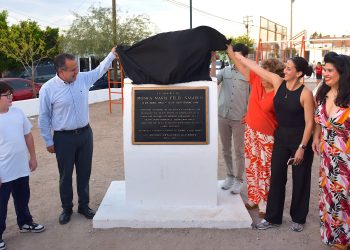 Devela Toño Astiazarán placa del parque “Mónica Félix Navarro”, obra ganadora del presupuesto CRECES 2024.