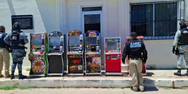 Aseguran máquinas tragamonedas en Moctezuma durante operativo conjunto AMIC-GN.