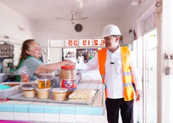 Gobernador Durazo impulsa crecimiento de los pequeños negocios en Sonora.