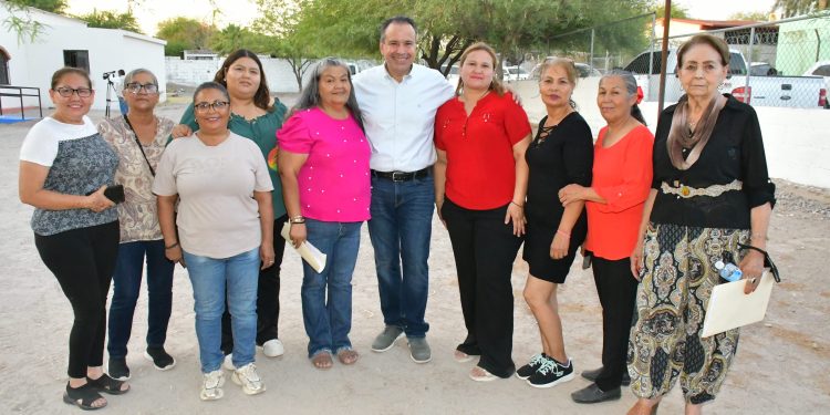 Cumple Toño Astiazarán con entrega de obras a familias de El Tazajal y El Tronconal.