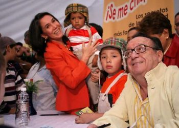 Florinda Meza responde a las críticas por ser “la otra” en la vida de Chespirito: lo hice feliz y le resolvía todo.