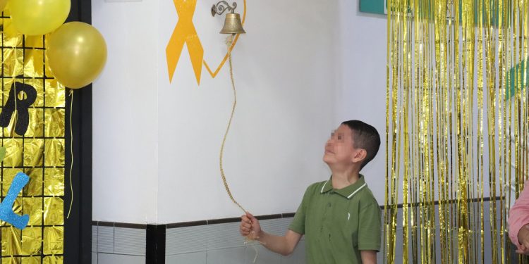 Niño de 10 años es el primer paciente en concluir tratamiento en el OncoCrean del HGR No. 1 del IMSS; pasa a vigilancia médica.