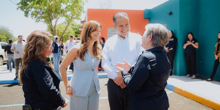 Dignifican Toño Astiazarán y Patty Ruibal atención a familias con oficinas renovadas.