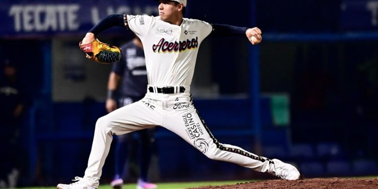 Acereros de Monclova venció 6-5 a los Sultanes de Monterrey con otra gran actuación del Narajero Wilmer Ríos en el centro del diamante.