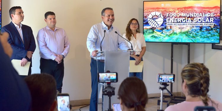 Participará Steve Wozniak, cofundador de Apple, en el Cuarto Foro Mundial de Energía Solar en Hermosillo, anuncia Toño Astiazarán.