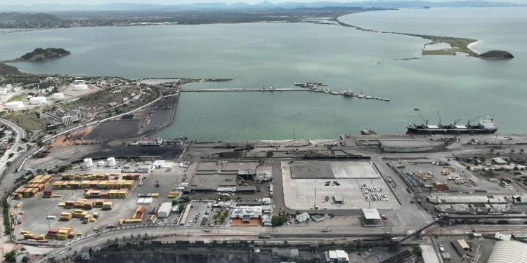 Gobernador Durazo proyecta a Guaymas como centro logístico del noroeste con modernización de vialidades, mercado municipal y obras hídricas.