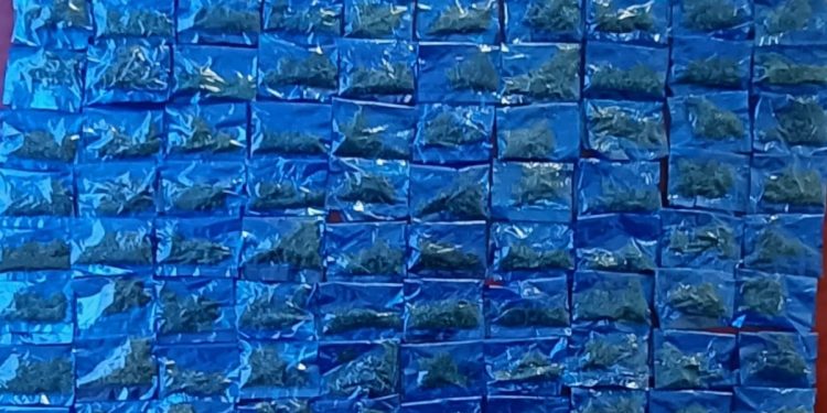 Aseguran en Hermosillo más de 100 envoltorios de narcótico.