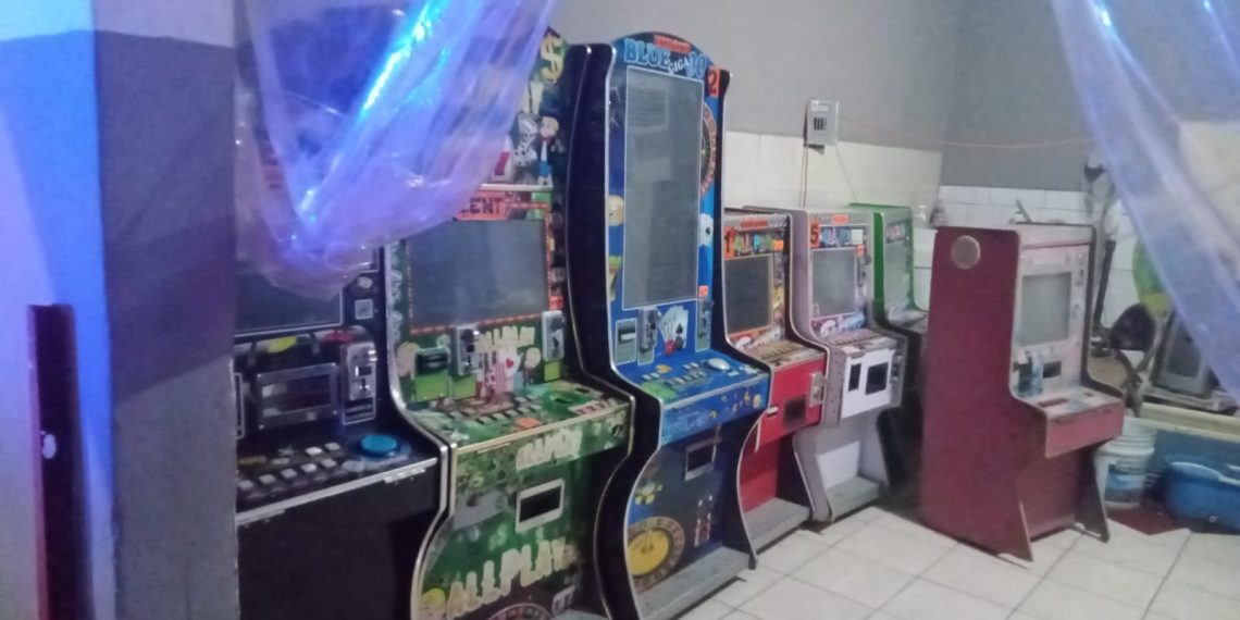 Aseguran AMIC y Policía Municipal de Hermosillo máquinas tragamonedas.