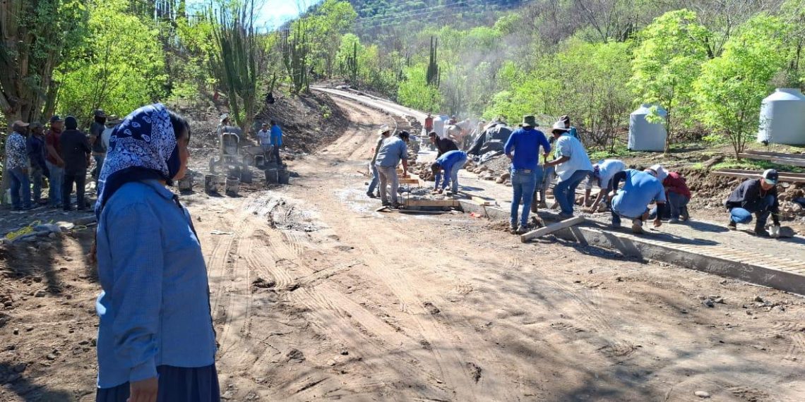 Invierten INPI y SICT 68 millones de pesos en caminos artesanales para el Pueblo Guarijío.
