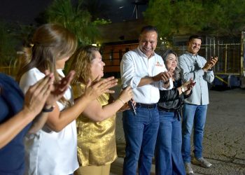 Beneficia Toño Astiazarán a familias y estudiantes del Choyal con tramo Camina Segura Número 33.