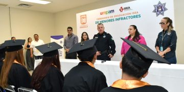 Se gradúan jóvenes de primaria y secundaria mediante UMPAM.