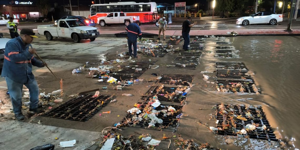 Mantiene Ayuntamiento de Hermosillo trabajos de limpieza en la ciudad por temporada de lluvias.