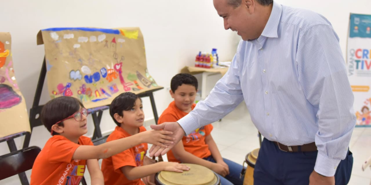 Apoya Toño Astiazarán a niñas y niños con Campamento Cultural del IMCA.