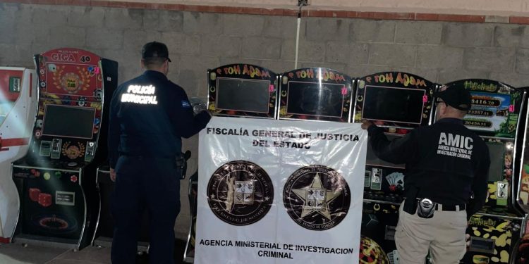 En acciones coordinadas aseguran máquinas tragamonedas durante cateo en Hermosillo.