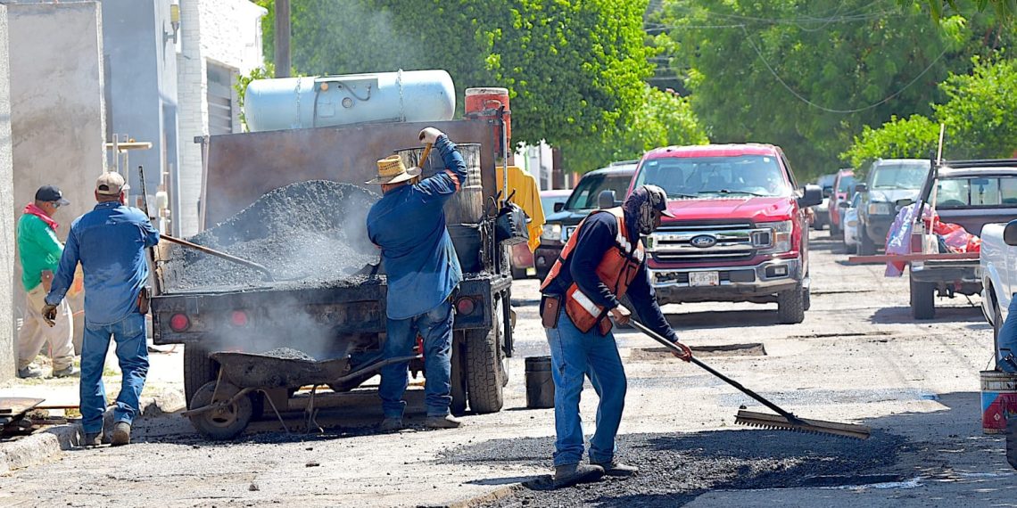 Realiza Ayuntamiento de Hermosillo jornada intensa de bacheo en 19 colonias.