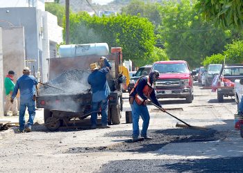Realiza Ayuntamiento de Hermosillo jornada intensa de bacheo en 19 colonias.