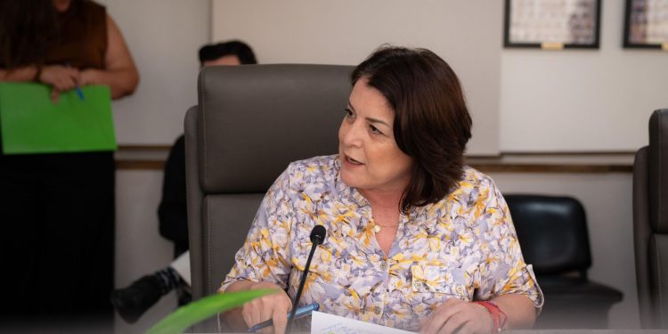 Gabriela Félix rechaza dictamen de la nueva Ley Orgánica del Poder Judicial.