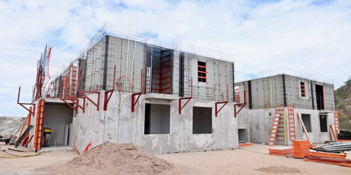 Avanza construcción de 33 mil 800 viviendas en Sonora.