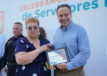 Reconoce Toño Astiazarán trayectoria de servidoras y servidores públicos de Hermosillo.