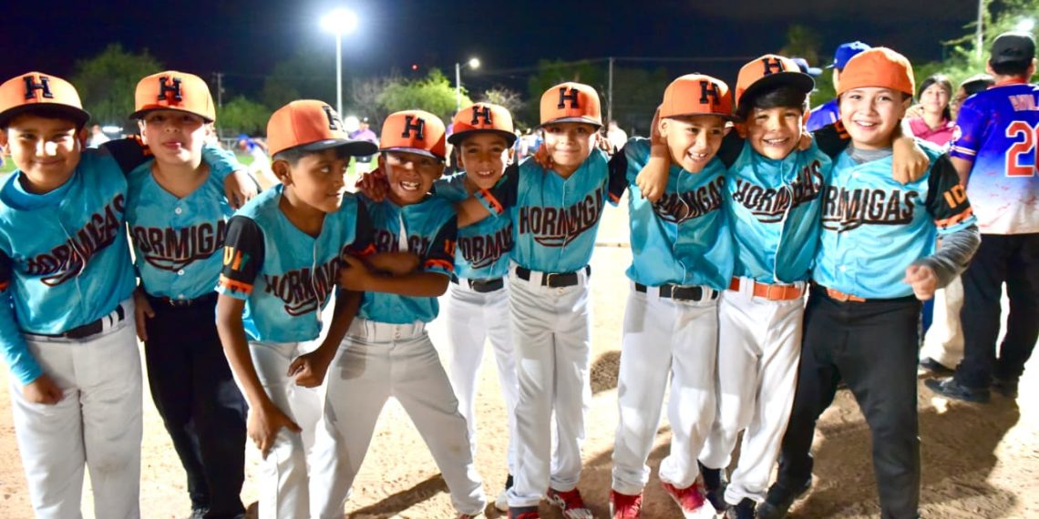 Inaugura Gobierno Municipal el Torneo de Softbeis de la Liga Ejidal Oriente en La Victoria.