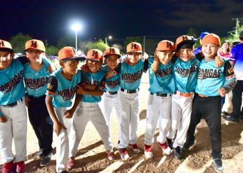 Inaugura Gobierno Municipal el Torneo de Softbeis de la Liga Ejidal Oriente en La Victoria.