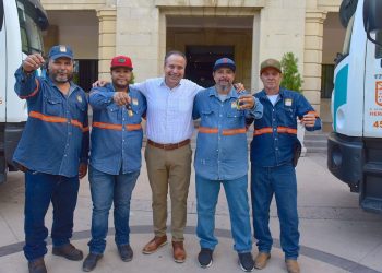 Fortalece Toño Astiazarán atención a zona rural con entrega de cuatro pipas nuevas.