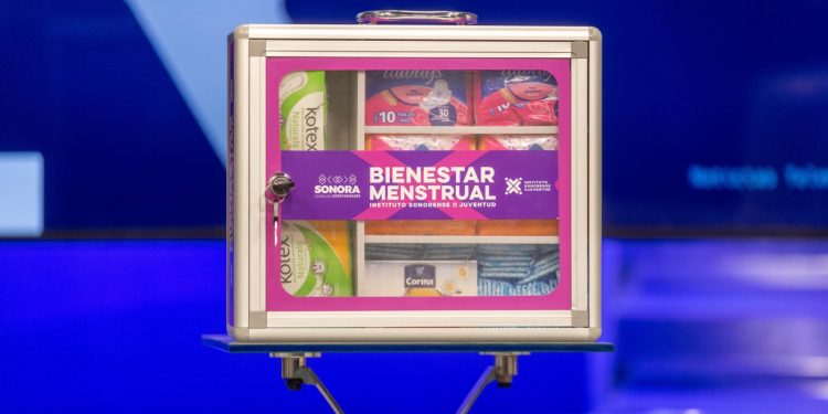 Entrega ISJ botiquines de Bienestar Menstrual a preparatorias y universidades.