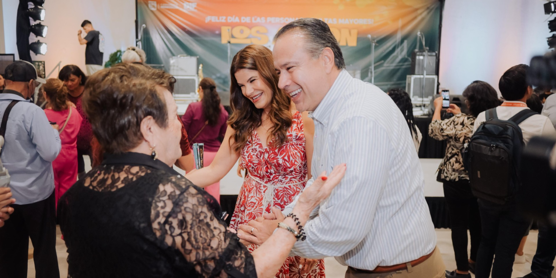 Celebran Patty Ruibal y Toño Astiazarán con más de tres mil adultos mayores con gran concierto de Los Apson