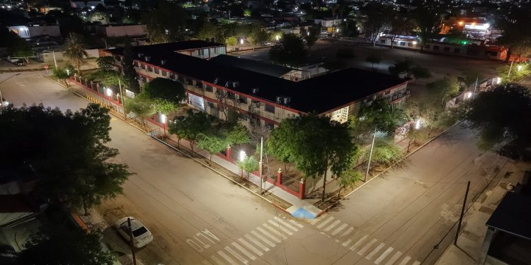 Enciende Toño Astiazarán corredor iluminado #90 de Camina Segura para seguridad de las familias.