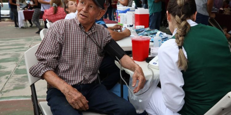 Con Sonora Atiende, se lleva servicios gratuitos a la colonia Jorge Valdez Muñoz en Hermosillo.