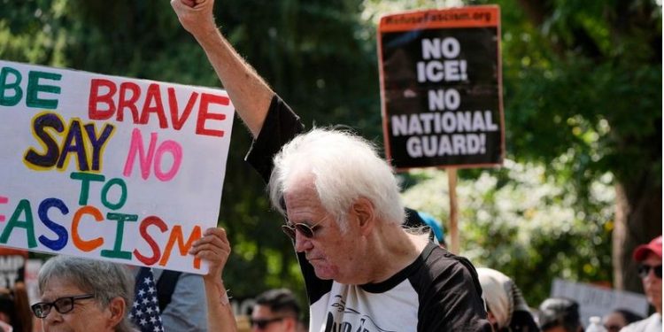 Gobierno de Trump suspende protección temporal para 60 mil migrantes.