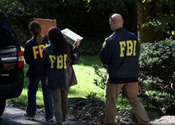 FBI registra la casa del exasesor de seguridad nacional de Trump por presunta posesión de documentos clasificados.