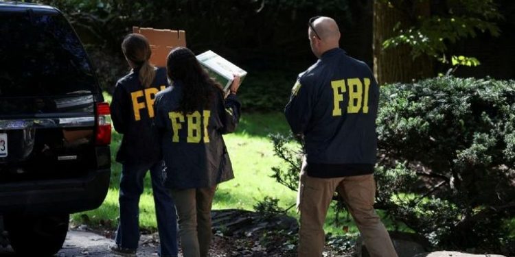 FBI registra la casa del exasesor de seguridad nacional de Trump por presunta posesión de documentos clasificados.