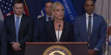 Pam Bondi anuncia el fin del mito de ‘El Mayo’ tras su confesión en Nueva York.