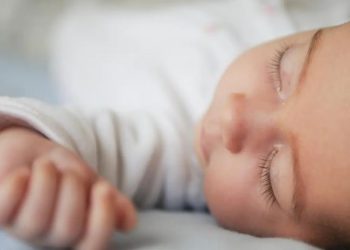 Bebés son abandonados en baños del Metro y calles de la CDMX; detienen a pareja.