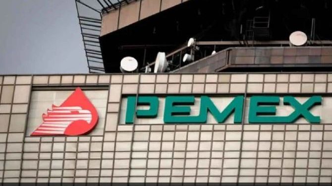 EU imputa a empresarios mexicanos por sobornar con artículos de lujo a funcionarios de Pemex.