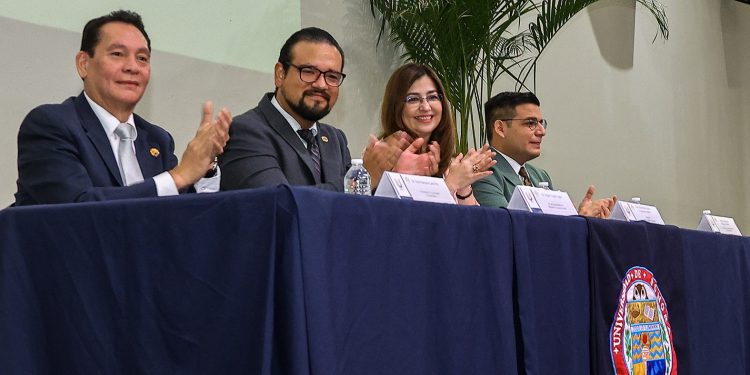 Se actualizan estudiantes y profesionales en el IX Congreso de Odontología de la Unison.