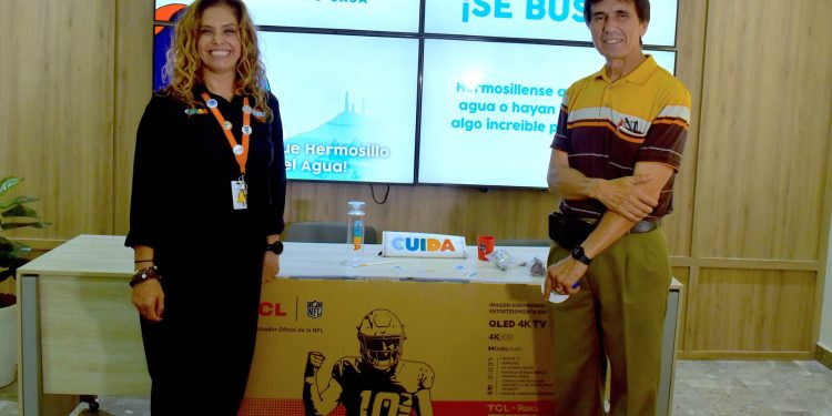 Reconoce Agua de Hermosillo a segundo ganador del concurso “Se Busca”.