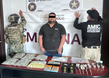 Capturan en Puerto Peñasco a sujeto con drogas y vehículo robado en Estados Unidos.