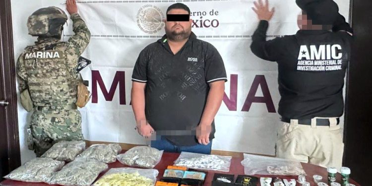 Capturan en Puerto Peñasco a sujeto con drogas y vehículo robado en Estados Unidos.
