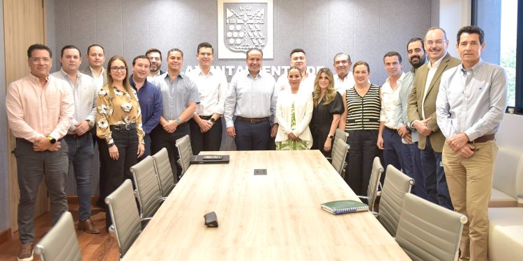 Facilita Toño Astiazarán instalación de empresas para impulsar empleos mejor pagados