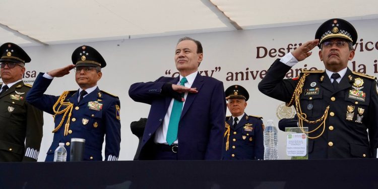 Conmemora Gobernador Durazo el 215 aniversario de la Independencia de México con desfile cívico-militar.