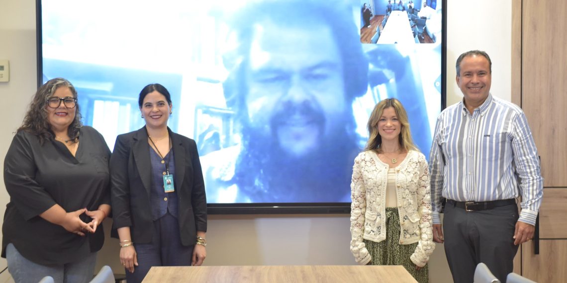 Entrega Toño Astiazarán Premio Nacional de Poesía Alonso Vidal.