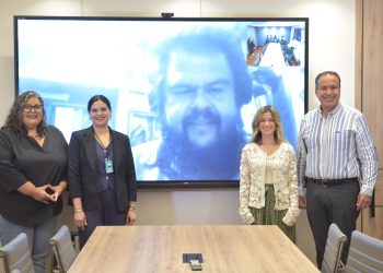 Entrega Toño Astiazarán Premio Nacional de Poesía Alonso Vidal.