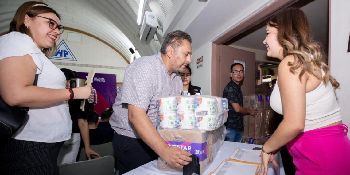 ISJ entrega insumos de gestión menstrual a escuelas de Hermosillo.